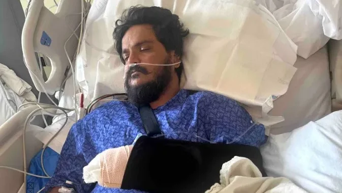 उटा में भारतीय मॉल कर्मचारी चाकू घोंपकर गंभीर रूप से घायल; आरोपी ने कथित तौर पर धर्म के आधार पर बनाया निशाना उटा में भारतीय मॉल कर्मचारी चाकू घोंपकर गंभीर रूप से घायल; आरोपी ने कथित तौर पर धर्म के आधार पर बनाया निशाना
