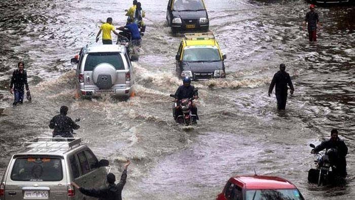 IMD ने कई राज्यों में भारी बारिश की चेतावनी दी; मुंबई, गुजरात और पूर्वोत्तर हाई अलर्ट पर