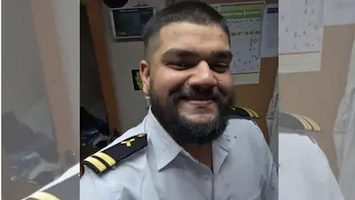 होर्मुज जलडमरूमध्य हमले में भारतीय नाविक हेरंब कर्मरकर की मौत, परिवार ने शव वापसी की अपील की होर्मुज जलडमरूमध्य हमले में भारतीय नाविक हेरंब कर्मरकर की मौत, परिवार ने शव वापसी की अपील की