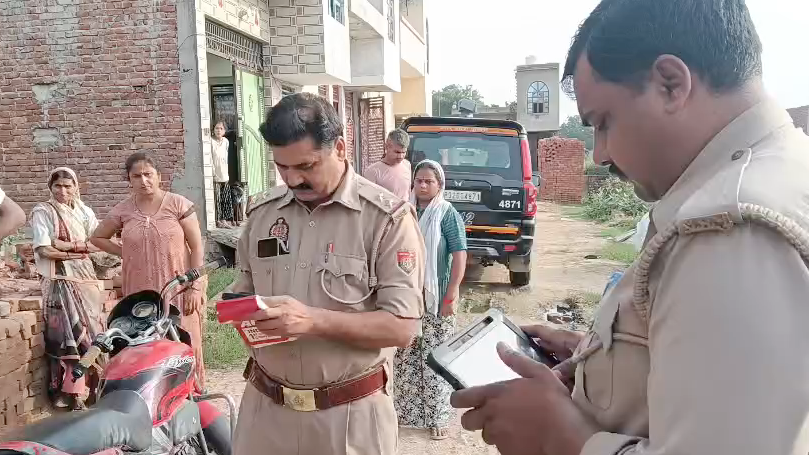 आगरा में स्कूल वैन चालक नाबालिग छात्रा से कथित छेड़छाड़ के आरोप में हिरासत में आगरा में स्कूल वैन चालक नाबालिग छात्रा से कथित छेड़छाड़ के आरोप में हिरासत में
